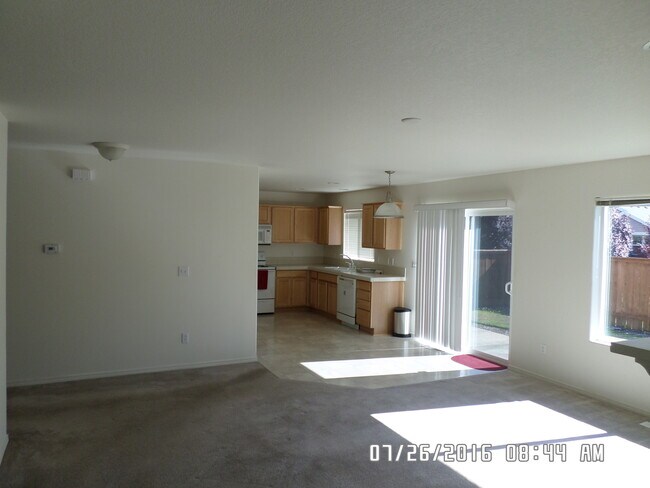 Foto del edificio - 3 Bedroom, 2 Bathroom Home with a 2 Car Ga...