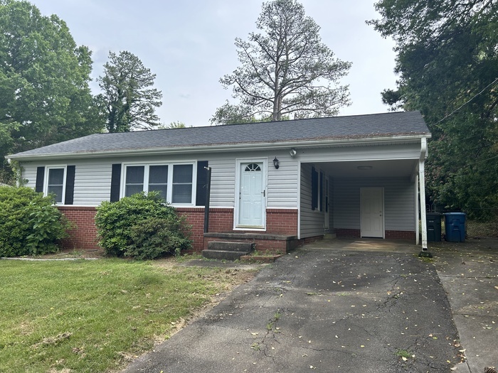 Primary Photo - 1323 Meadowbrook Cir