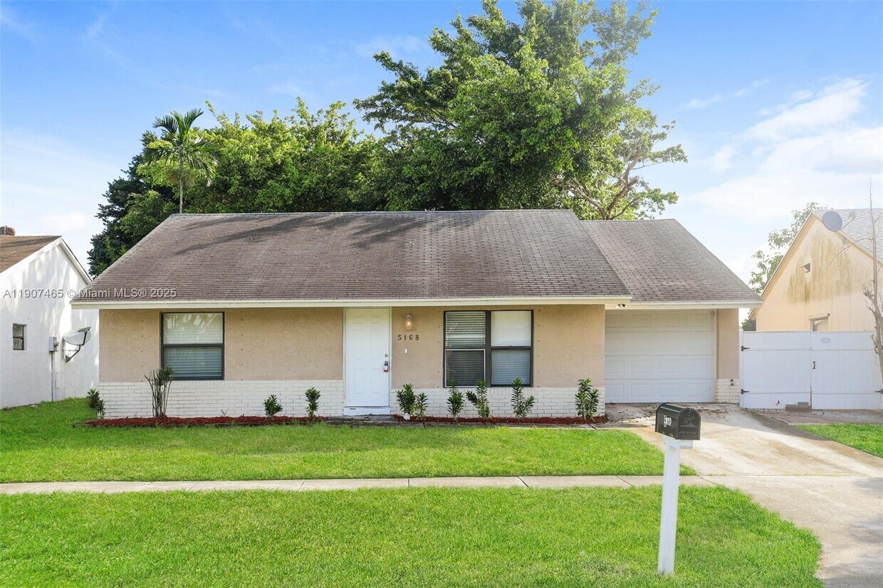 Foto principal - 5168 Edgecliff Ave