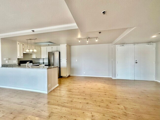 Foto del edificio - Stunning 2BD/2BA Condo in Downtown! With Parking and Washer/Dryer!