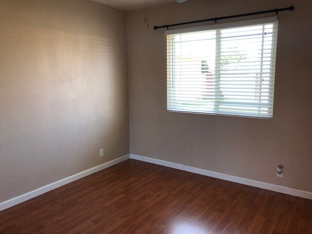 Guest bedroom - 8408 San Carlos Way