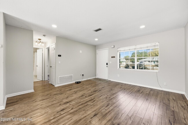 Building Photo - 335 Palos Ct