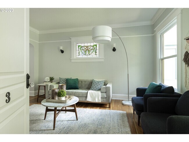 Foto del edificio - 2076 NW Kearney St