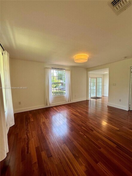 Foto del edificio - 4456 SW 10th St