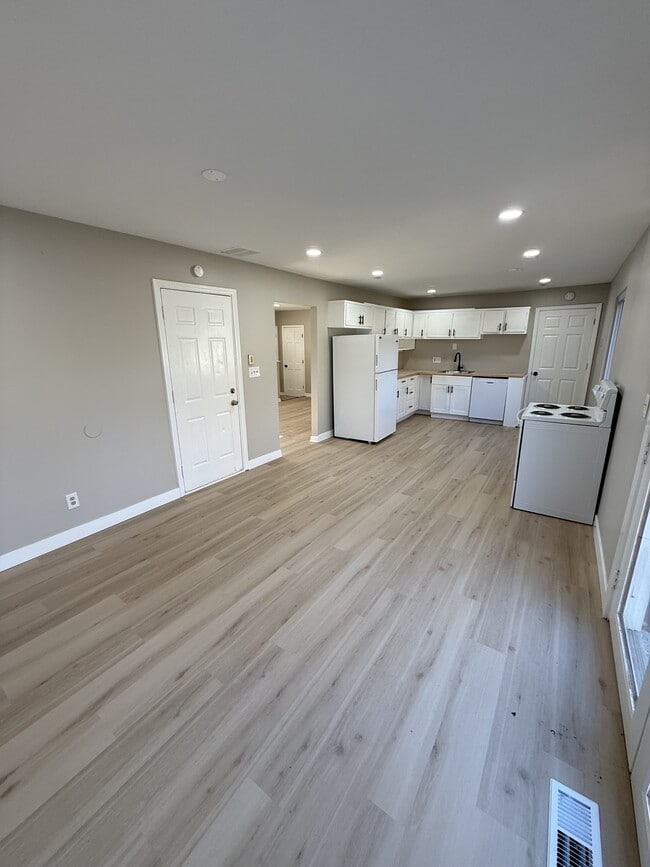 Building Photo - 1412 Wolf Ct