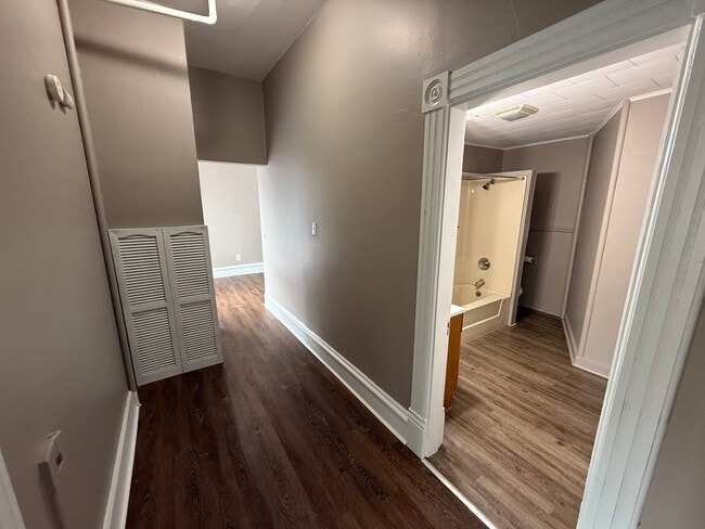 Building Photo - 501 south 10th street, Apartment D
