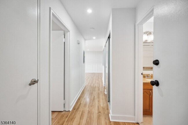 Building Photo - 798 Eves Dr