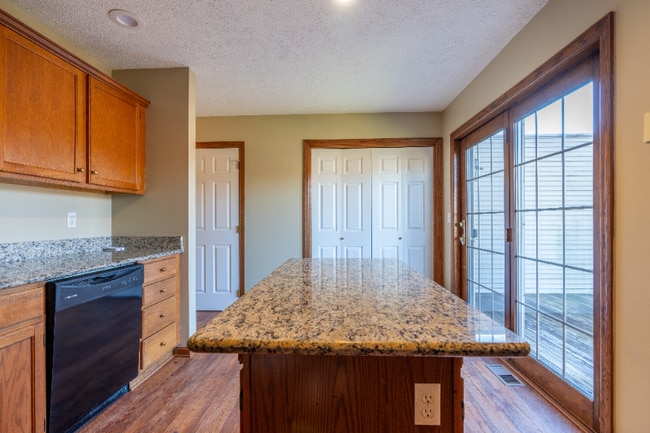 Building Photo - 3002 5th Ave