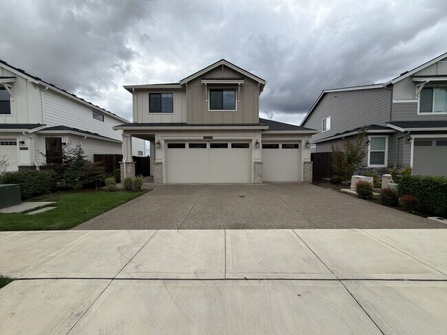 Building Photo - 12425 SW Silvertip St