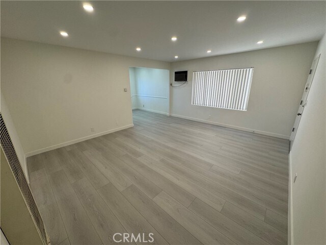 Foto del edificio - 350 W Wilson Ave