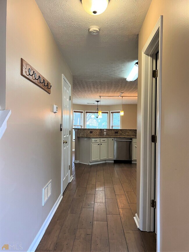 Foto del edificio - 7235 Coral Lake Dr