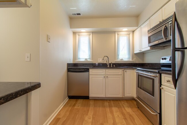 Building Photo - 2808 Churchill Dr