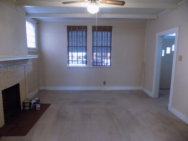 Building Photo - 117 Olivia St