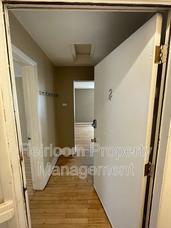 Foto del edificio - 327 W 4th St