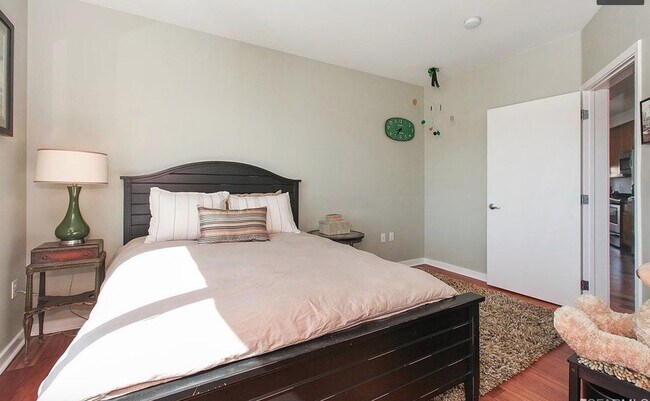 1st bedroom - 635 King St