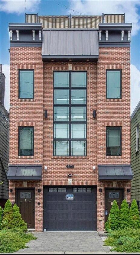 Primary Photo - 323 New York Ave