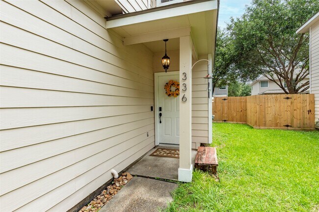 Foto del edificio - 336 Capella Oaks Ln