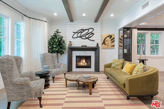 Foto del edificio - 4117 Dixie Canyon Ave
