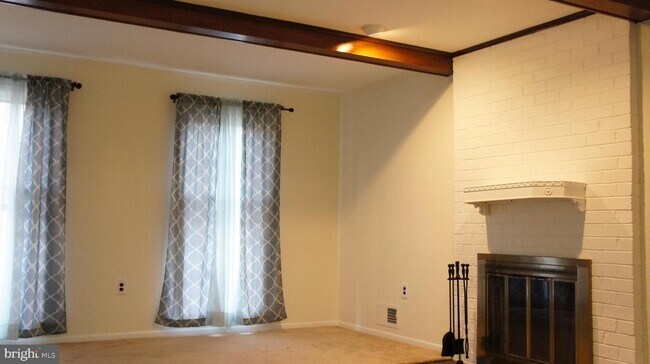 Foto del edificio - 8210 Riverside Rd
