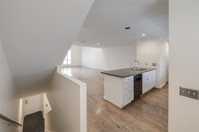 Building Photo - 807 Robin St