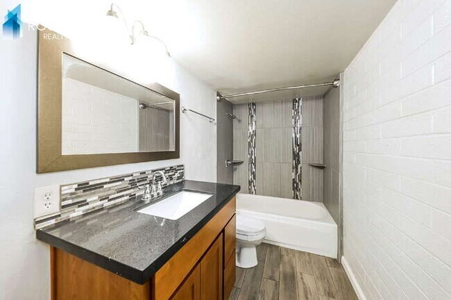 Foto del edificio - 6320 N 16th St
