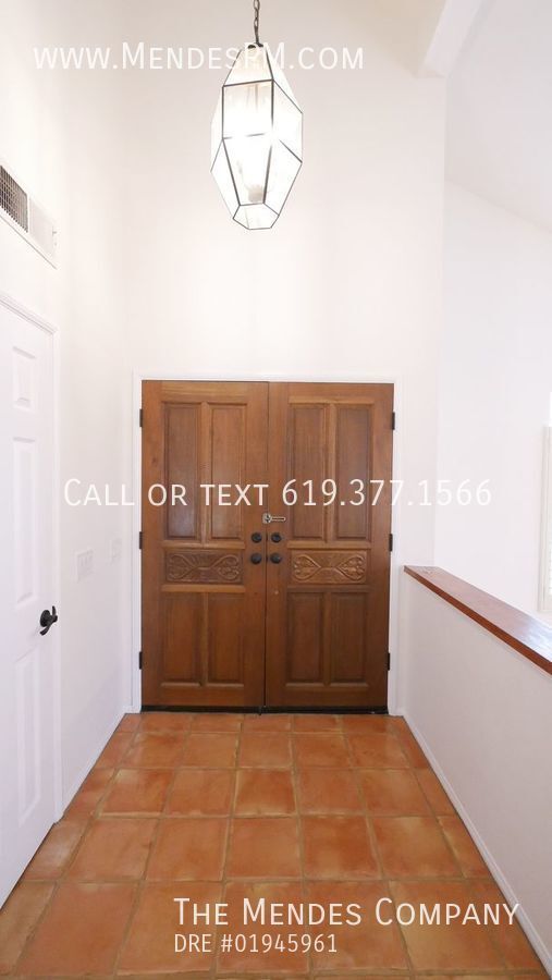 Building Photo - Gorgeous Two Story 3 bd/2.5 bth Home w/Two...