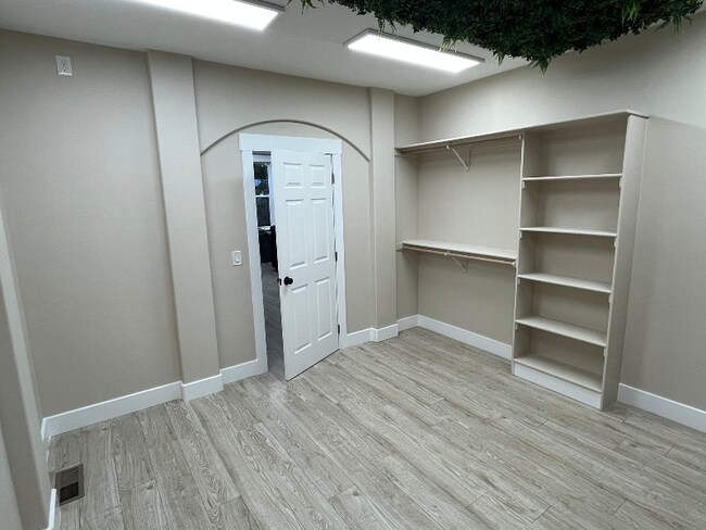 Foto del edificio - 613 W Clark St