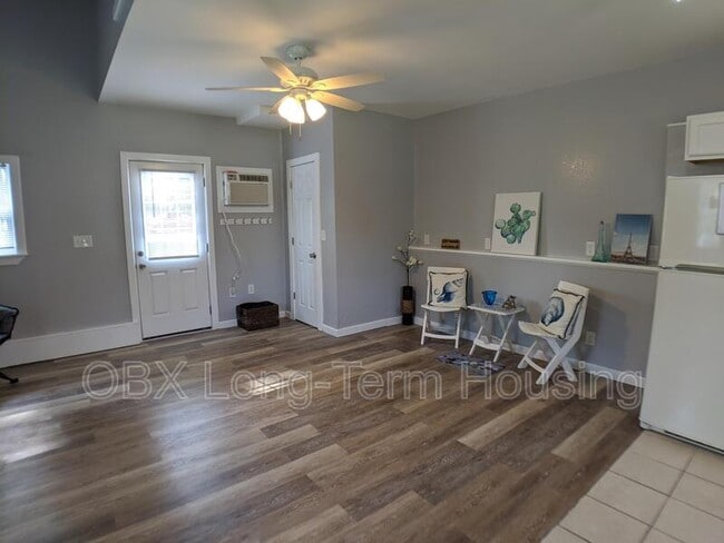 Foto del edificio - 389 N Spot Rd