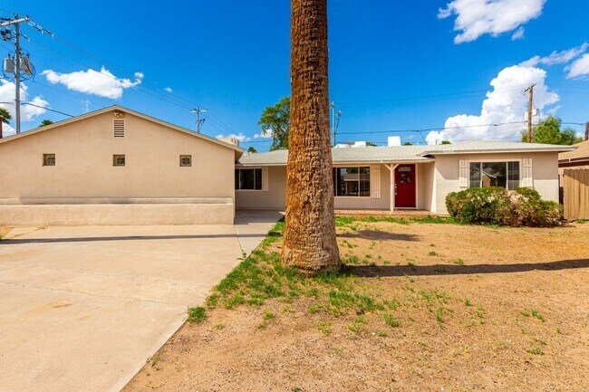 Building Photo - 809 N Gilbert Ave