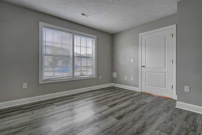 Building Photo - 430 Twisted Oak Dr NW