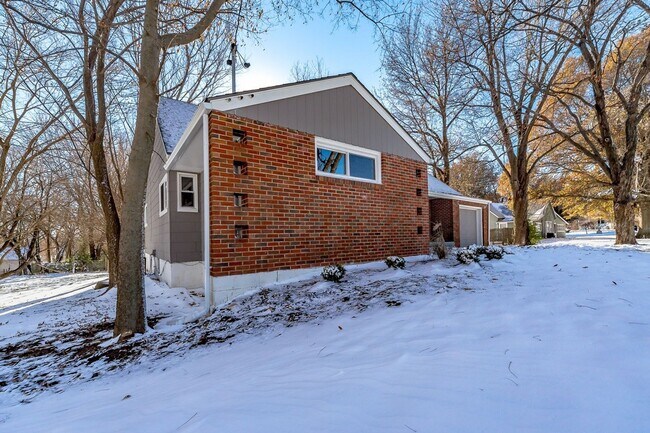 Foto del edificio - COMING SOON: Beautiful and Renovated Property in Raytown!