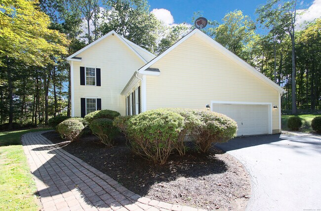 Foto del edificio - 133 Overbrook Rd
