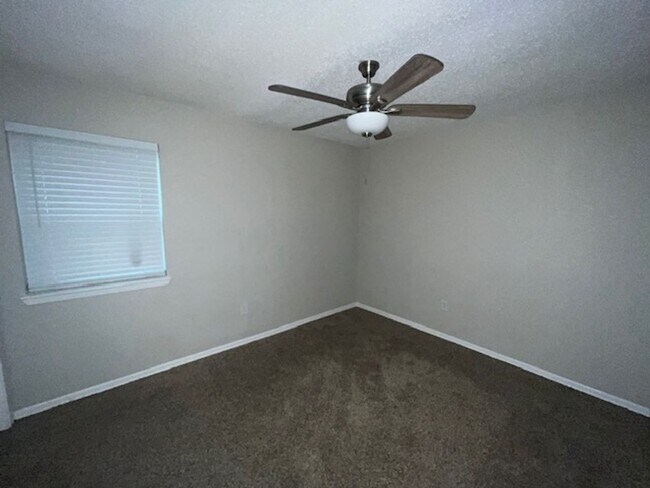 Foto del edificio - 2506 Hidden Valley Dr