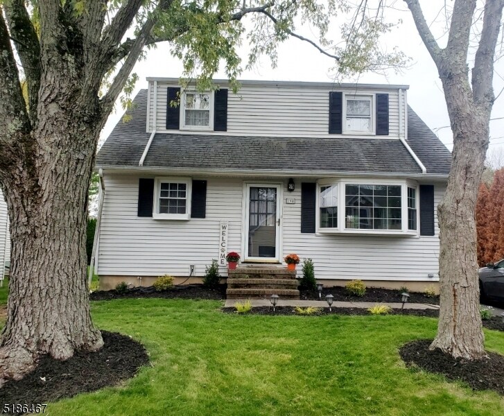 Primary Photo - 190 Oak St