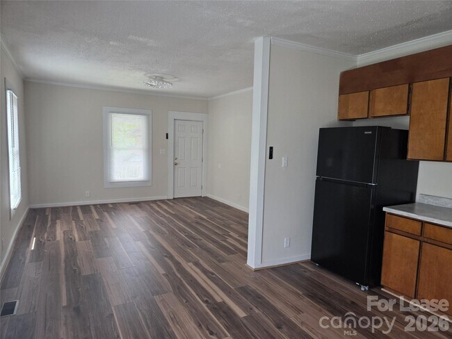 Foto del edificio - 127 N Maple St