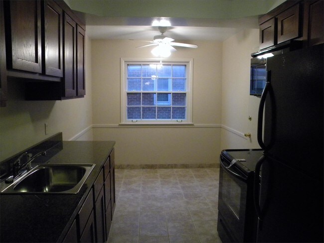Foto del edificio - 2586 Warrensville Center Rd