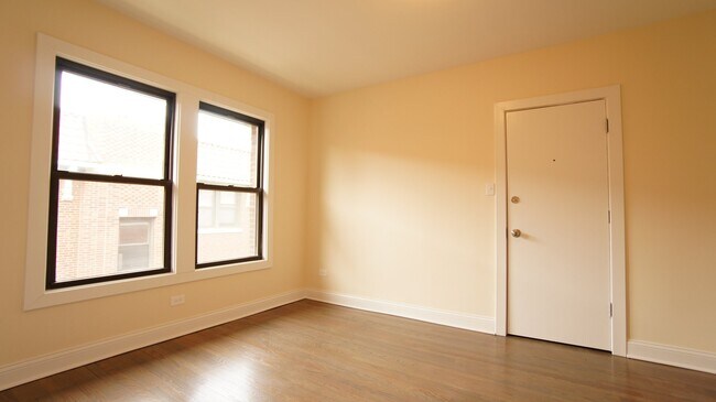 Building Photo - 2643 N Spaulding Ave
