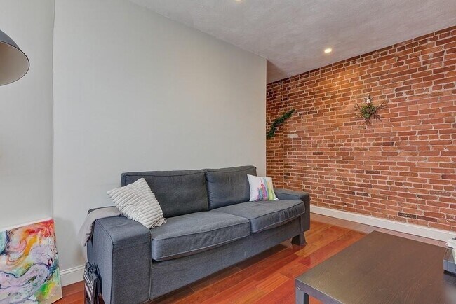 Foto del edificio - NO FEE - Renovated Two Bed Near Northeastern