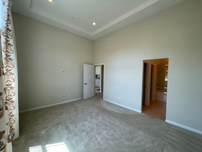 Building Photo - Beautiful 2 bedroom Condo in Irvine
