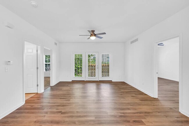 Building Photo - 104 Essex Ln