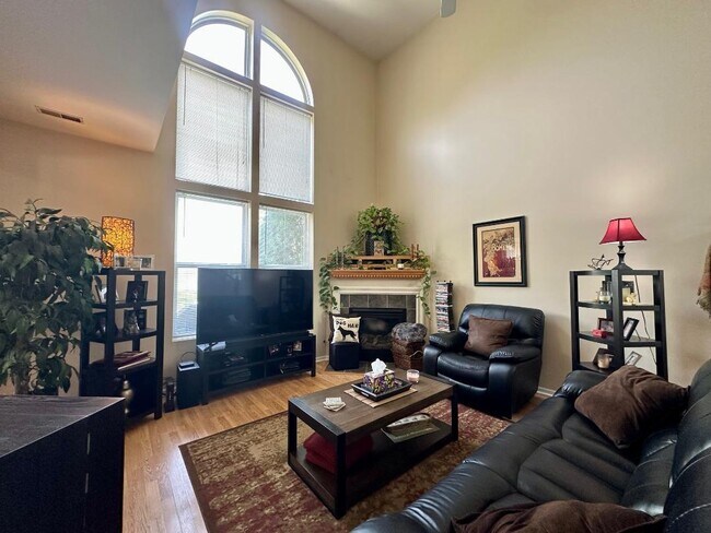 Foto del edificio - 3334 Bromley Ln