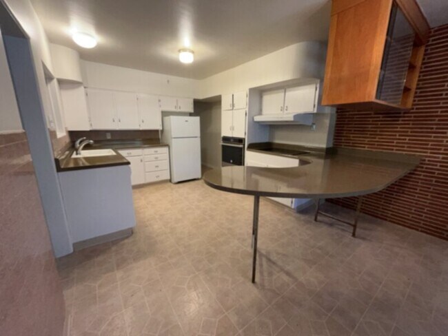 Foto del edificio - Retro 50's style home all on one level in ...