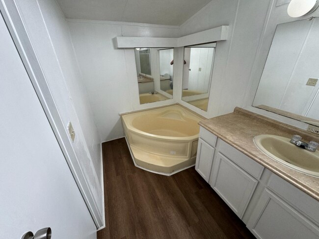 Foto del edificio - 2800 Katy Hockley Cut Off Rd