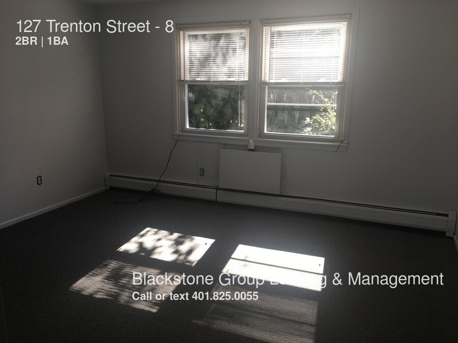 Foto principal - 127 Trenton St