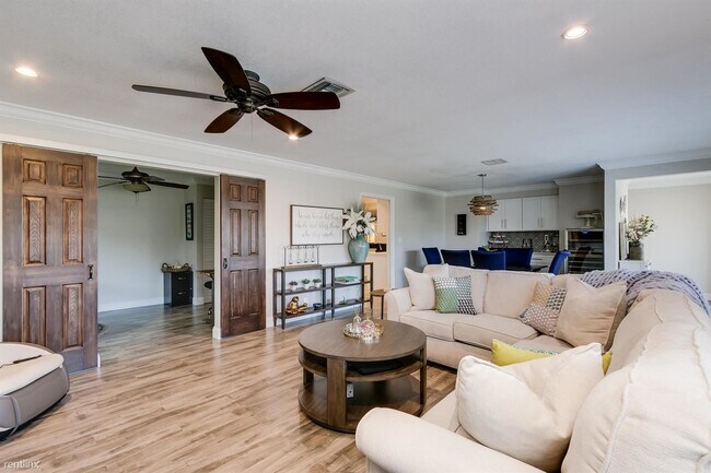 Building Photo - 3 br, 2 bath House - 1343 Walnut Ter