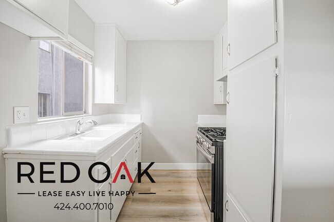 Foto del edificio - 15405 Vanowen St