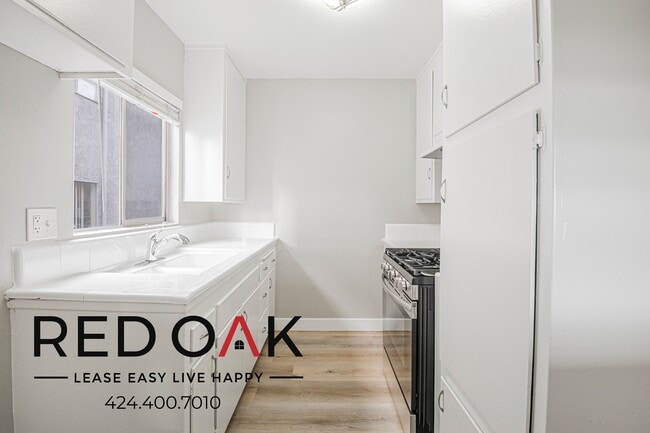 Foto del edificio - 15405 Vanowen St