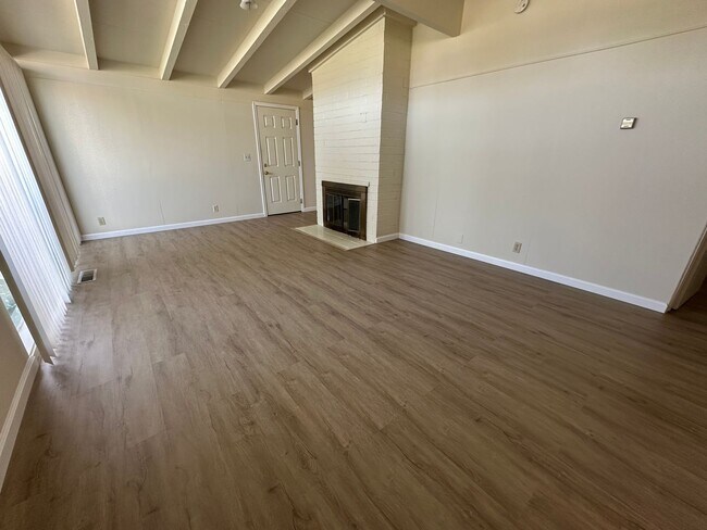 Foto del edificio - Single family house 3 bedroom 2 bath in Cupertino