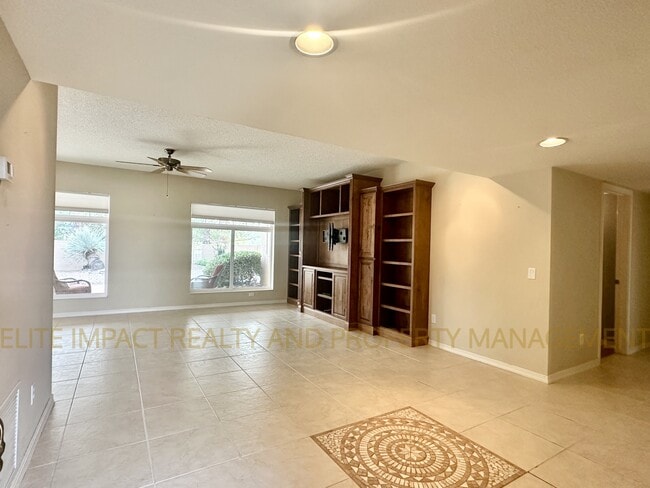 Foto del edificio - 64427 E Rolling Rock Ct