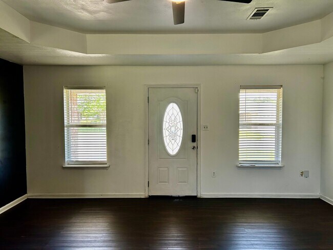 Foto del edificio - 1809 Briarwood St
